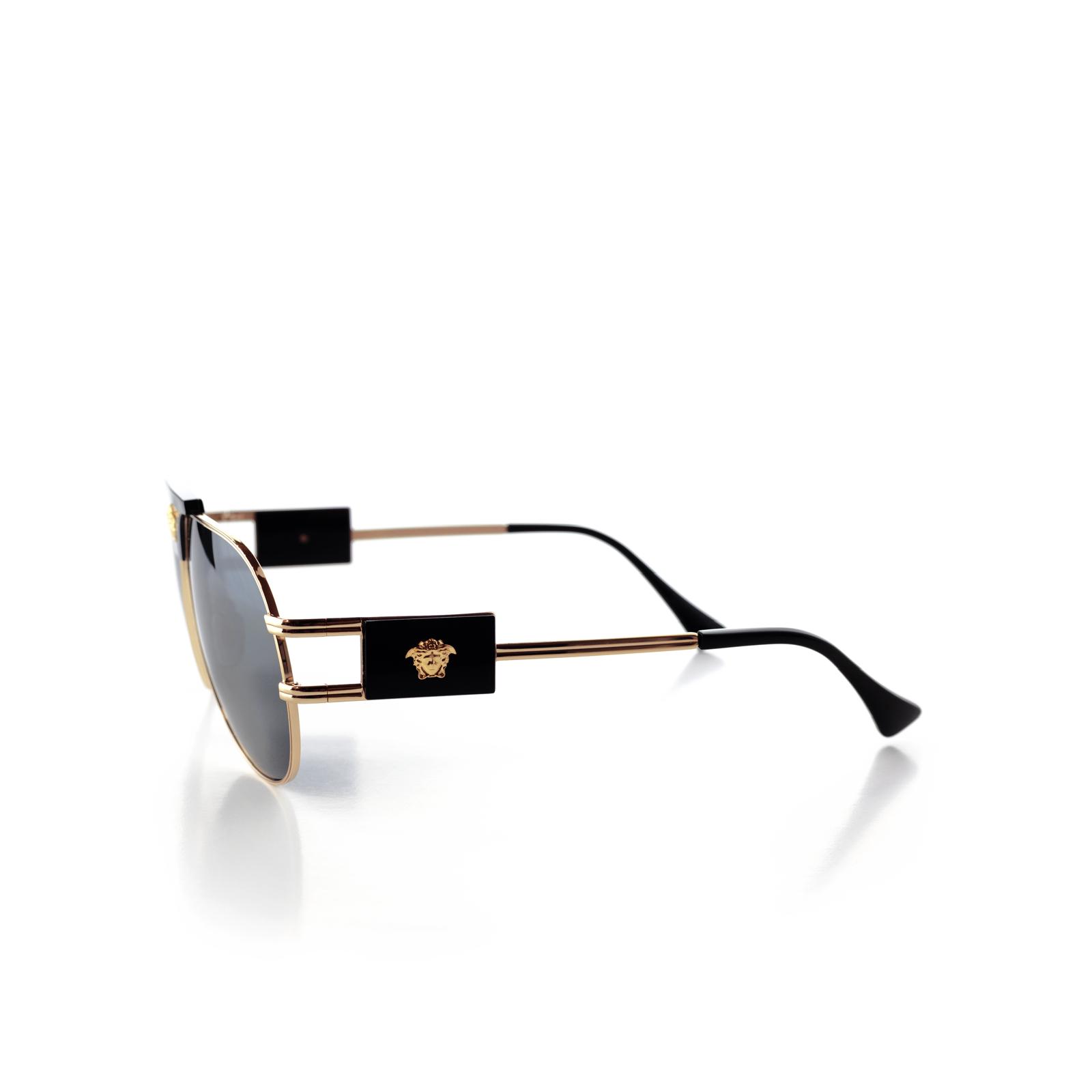 Manufacturer Luxottica